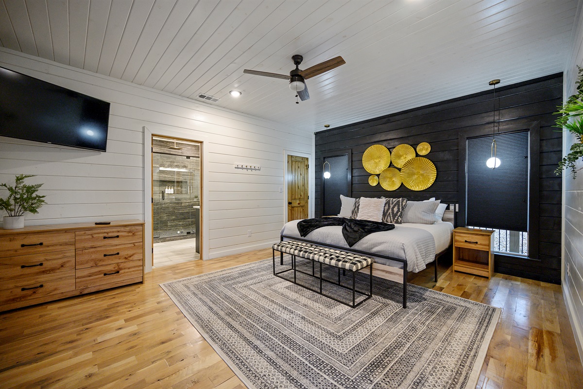A peaceful king suite designed for comfort and relaxation — featuring a plush king-sized bed, TV, spacious storage drawers, and a private ensuite bathroom for the perfect cozy retreat after a day of adventure. 🛏️