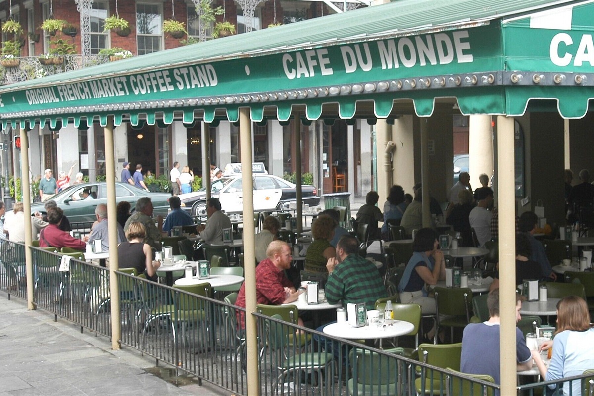 The original Café Du Monde in Jackson Square.