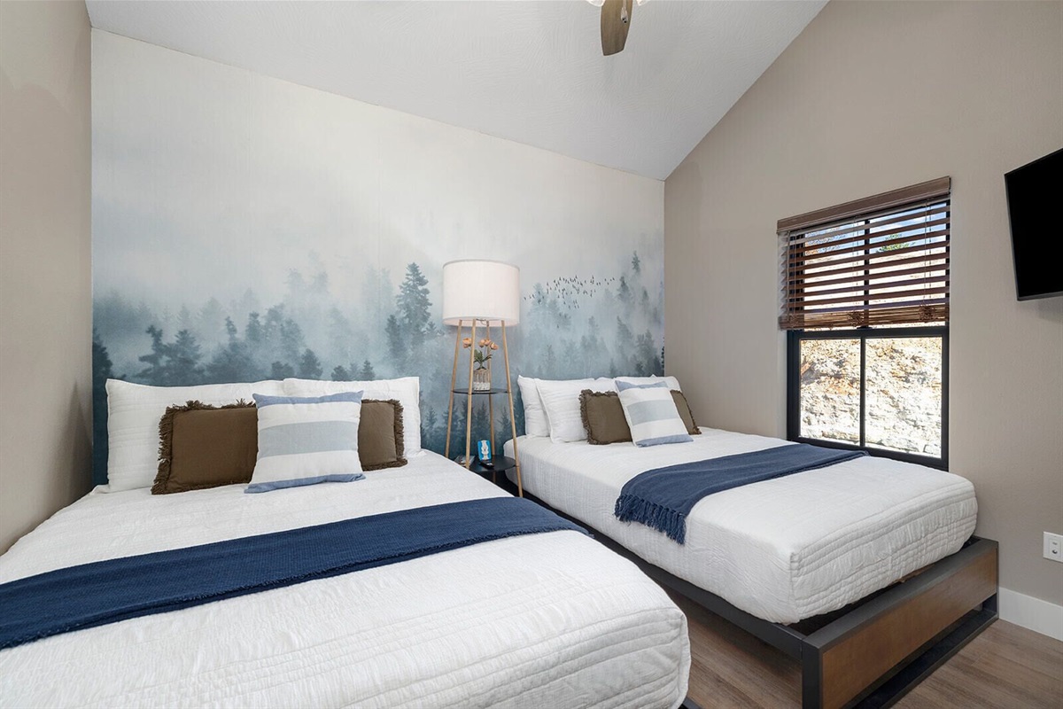 Upper Level 2 Queen Bedroom with jack n Jill bathroom