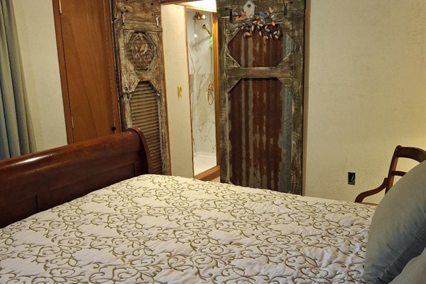 Garden Room Queen ensuite