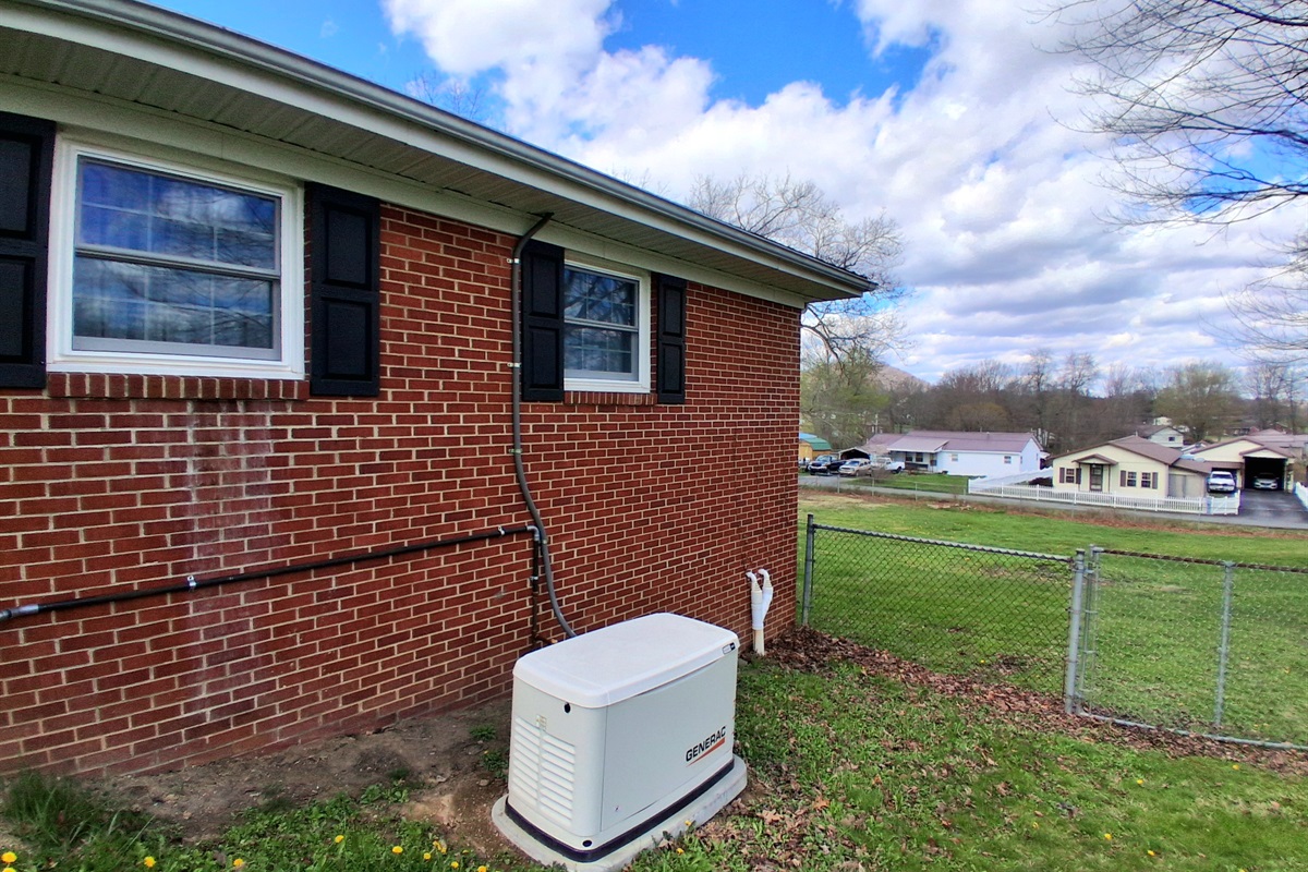 Enjoy the luxury of country living with none of the usual hassles. A Generac generator automatically restores power within about 3 seconds of an outage—perfect for remote workers or anyone who needs to stay connected.