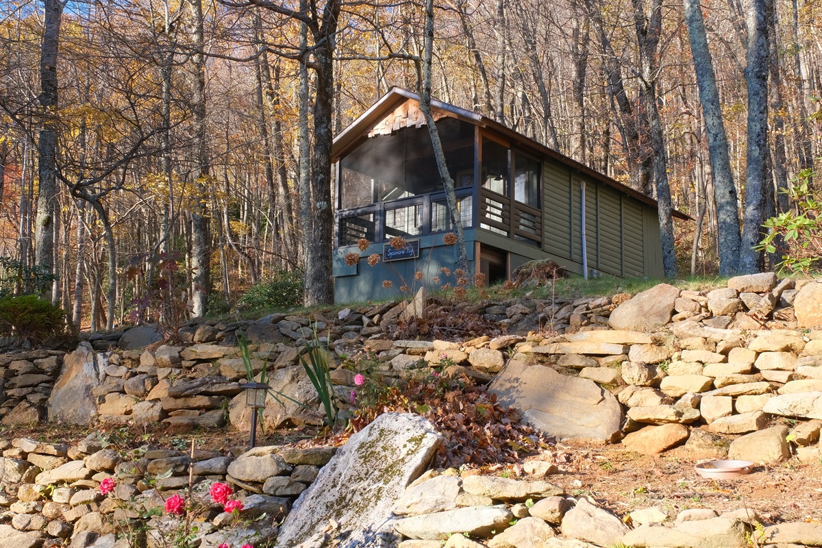 Welcome to Auntie's Attik at the Stomping Grounds!