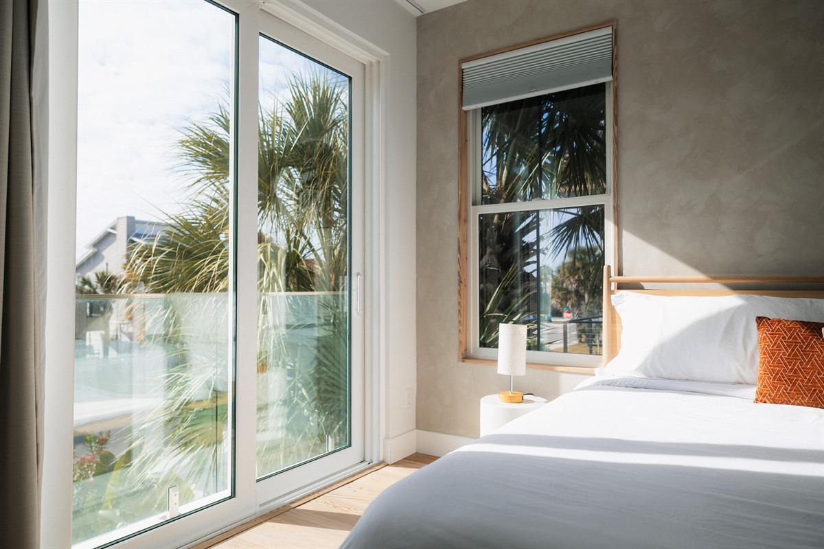 Wake up to sunshine + palm views ☀️🌴 Vacation mornings hit different here
