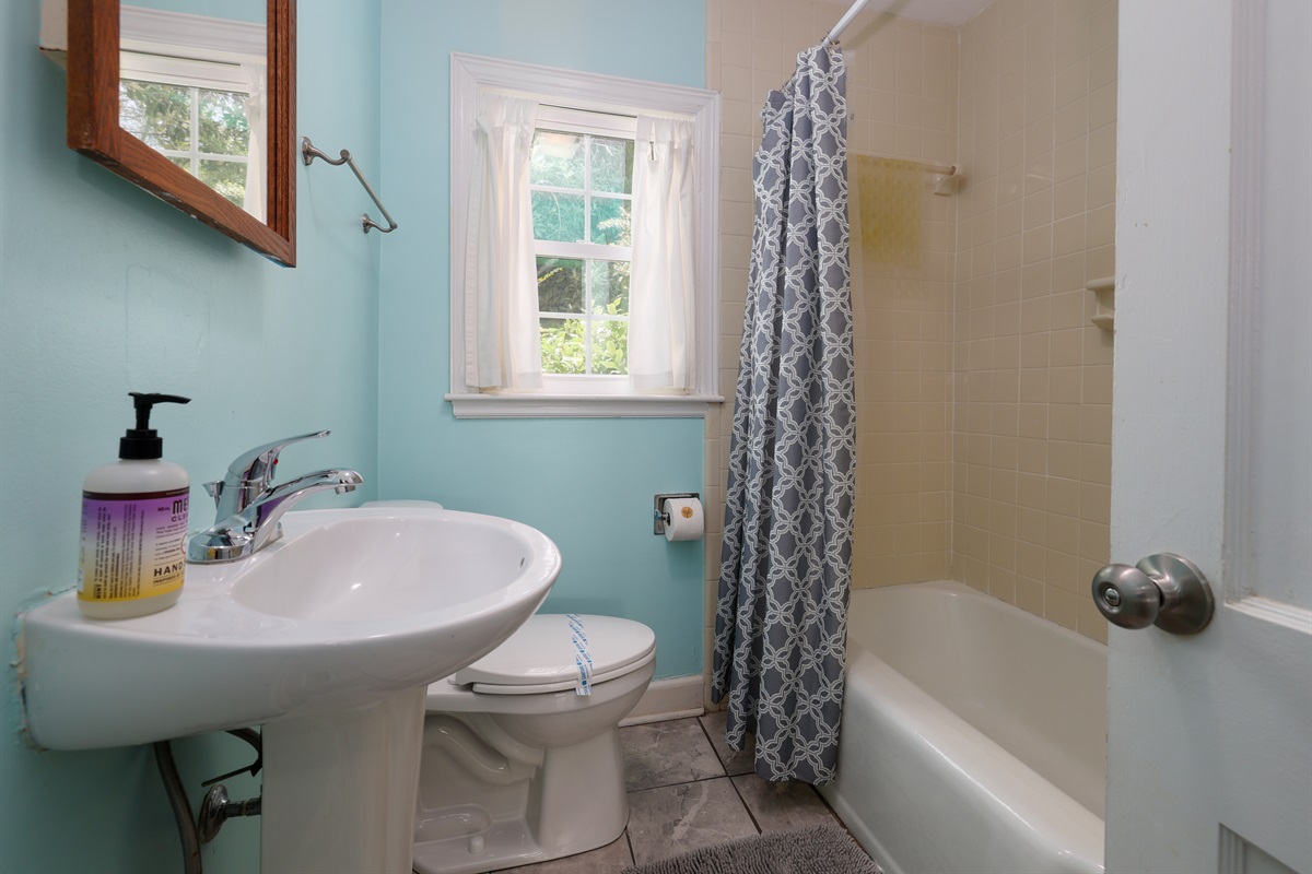 Full Bathroom #1 with Bathtub Shower