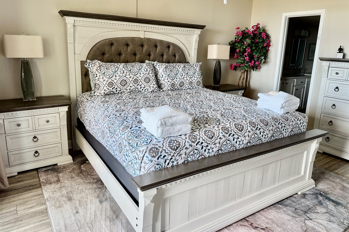 Primary Bedroom w/King Bed