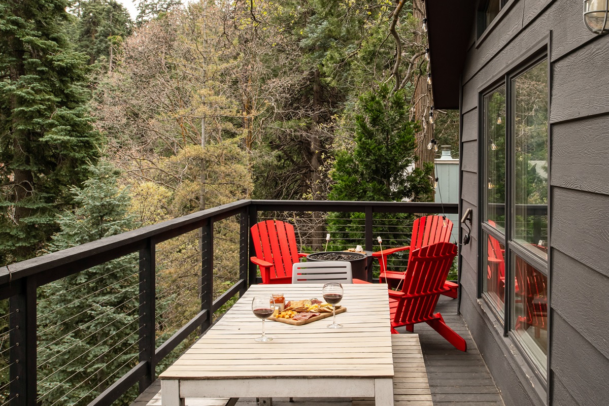 Private deck with outdoor dining and forest views—perfect for morning coffee, al fresco meals, and relaxing in your Lake Arrowhead mountain retreat.