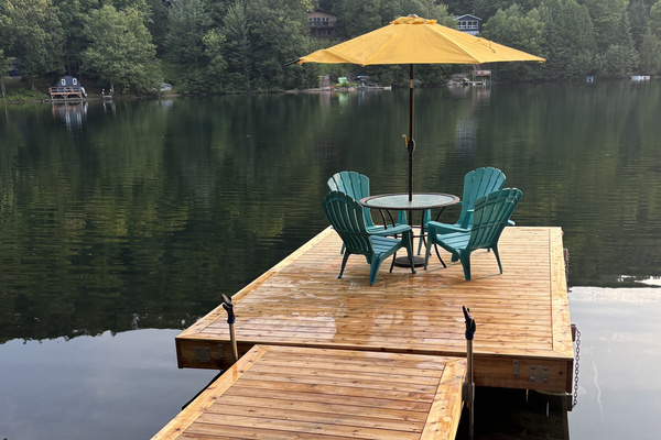 Lovely scenic seating on cottage dock