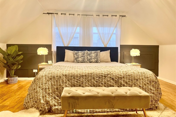 Upper Master with King bed