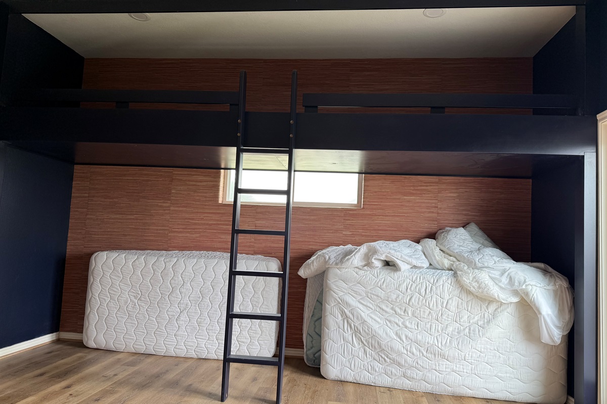 Upper XLT lofted bunks are installed.  Queen beds will go underneath. This bedroom is coming along! 5/7/26