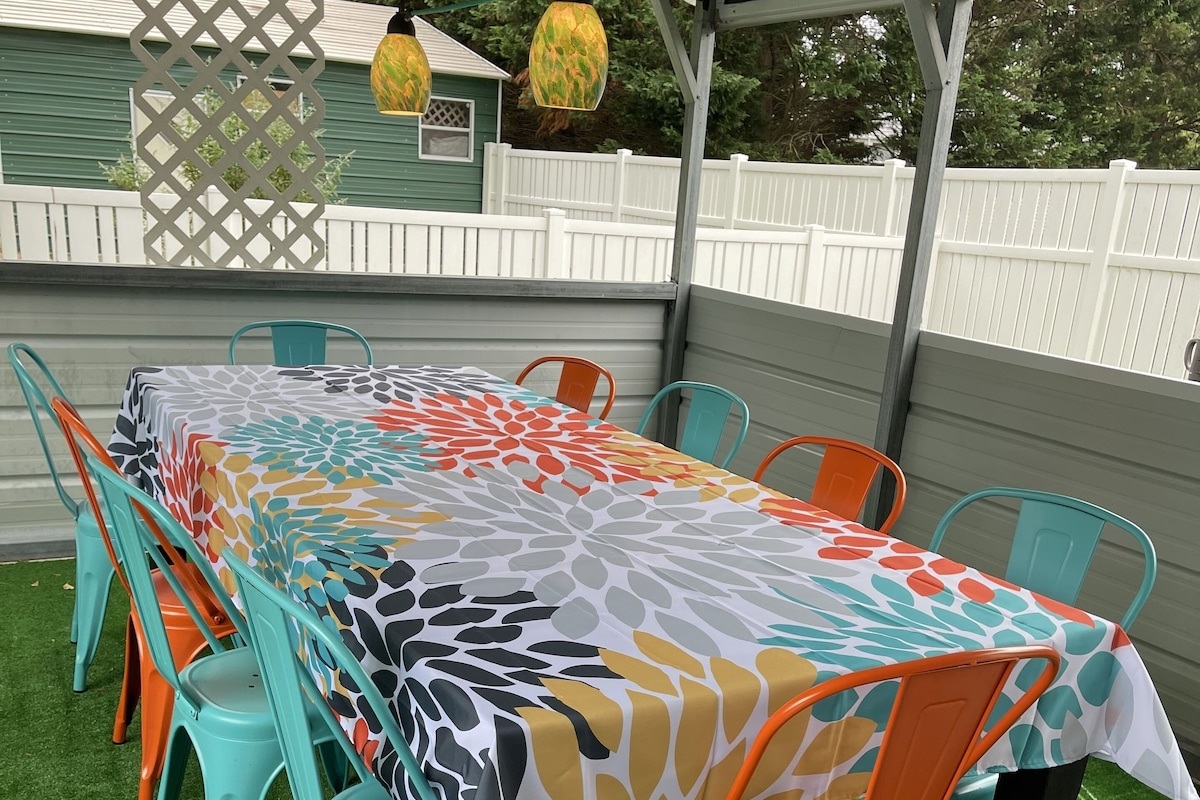 Covered outdoor dining area 