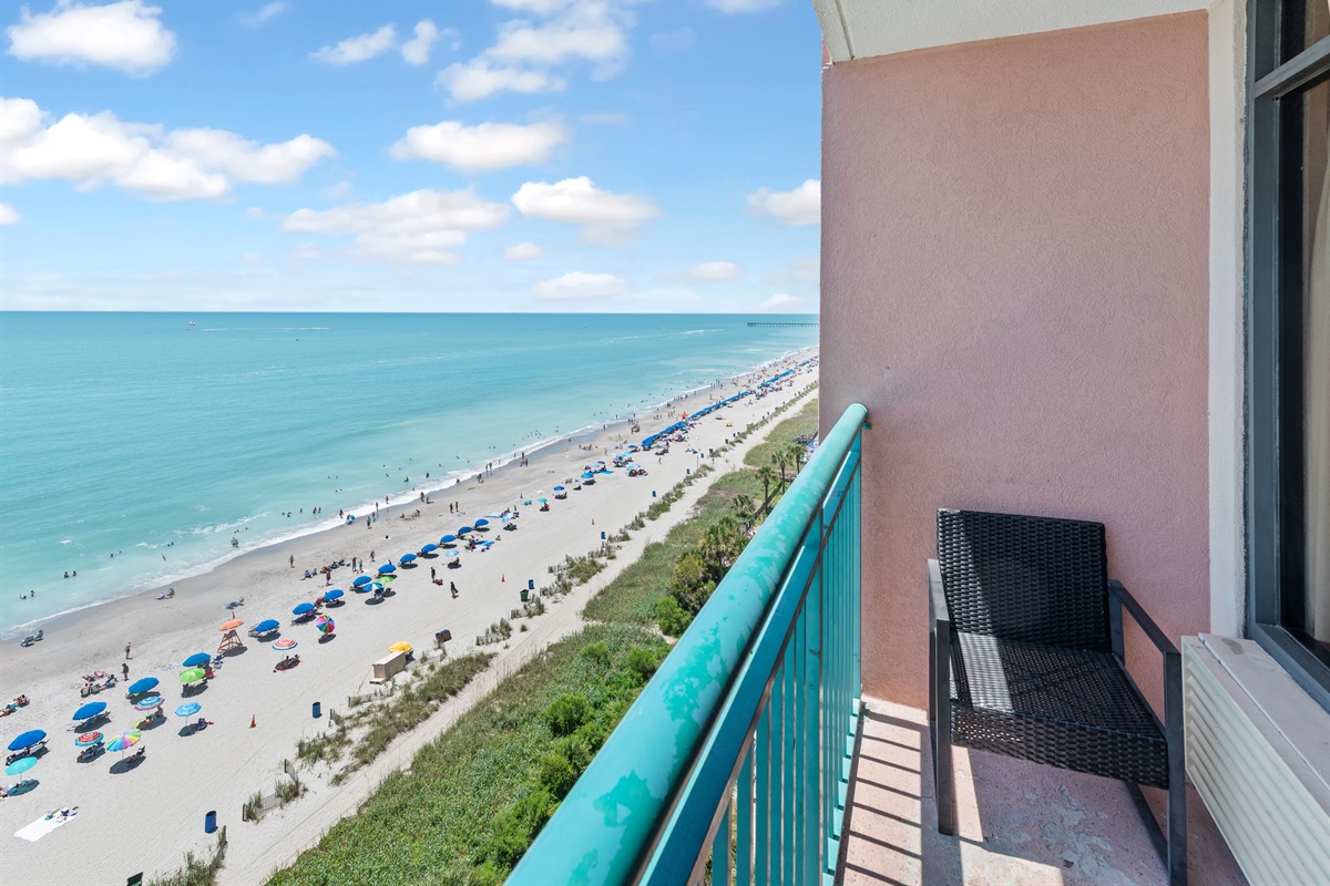 Balcony with Amazing Views of the Ocean