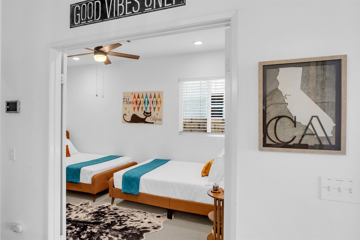 🛏️ Twin Guest Room  Chic Palm Springs–inspired twin room with vibrant decor and plush bedding. Perfect for friends or kids to unwind comfortably.