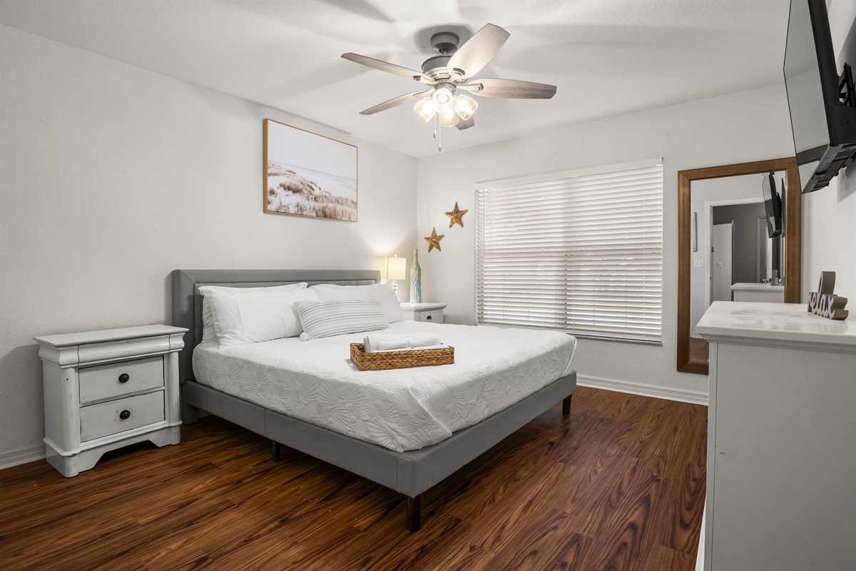 Bedroom 3. King Bed.
