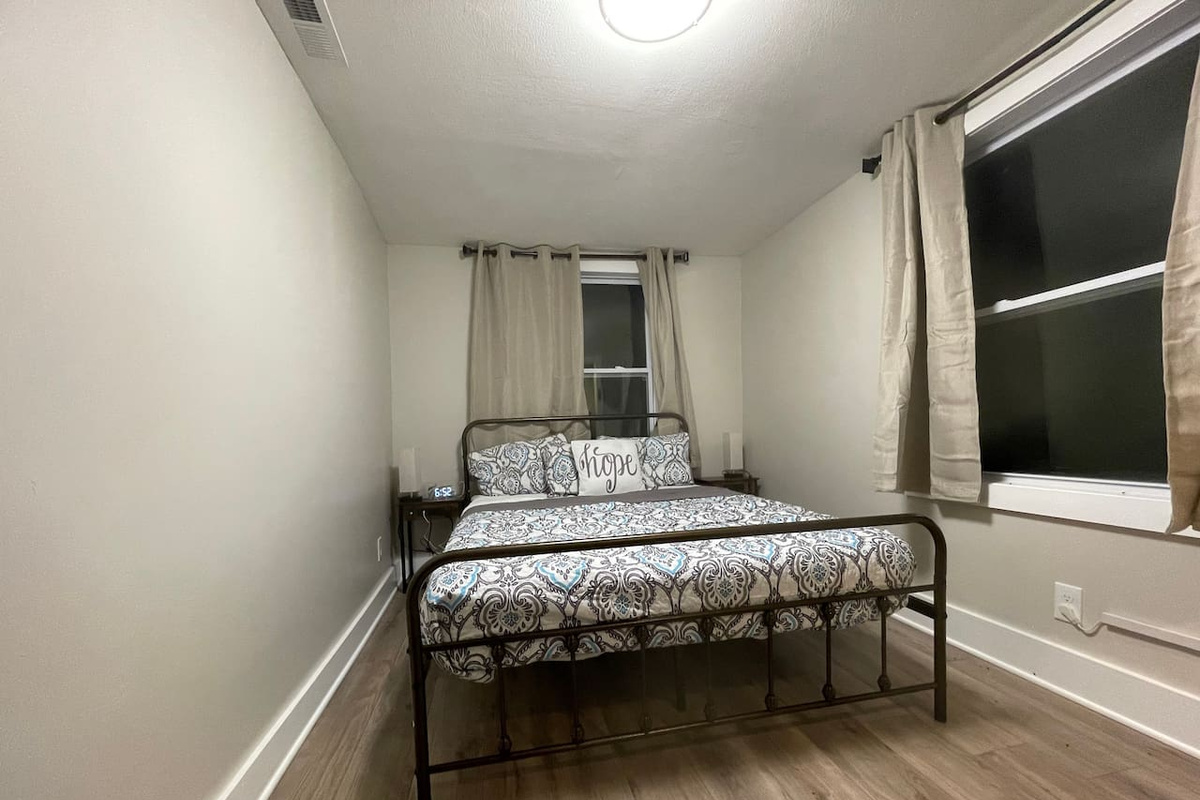 3rd upstairs bedroom queen bed