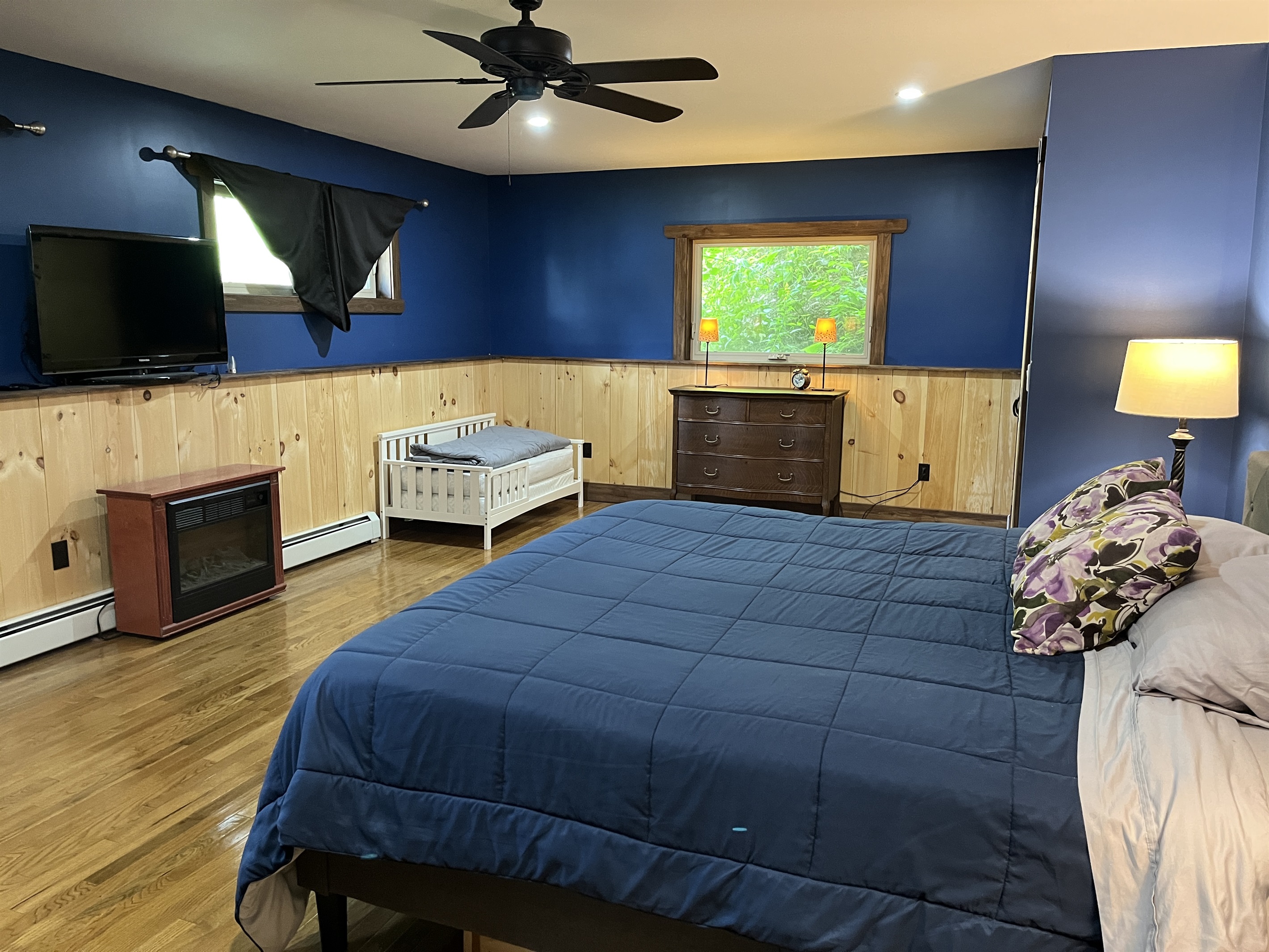 North bedroom with King