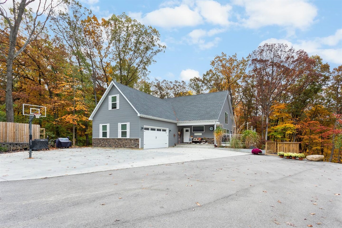 A quiet retreat space in the heart of West Lafayette. Beautifully wooded property, walking distance to Happy Hollow Park and campus.