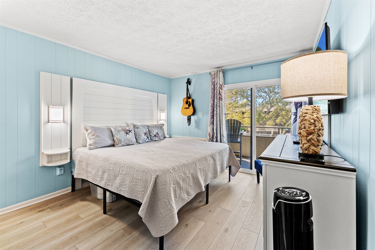 Large Main Bedroom with king bed and ensuite