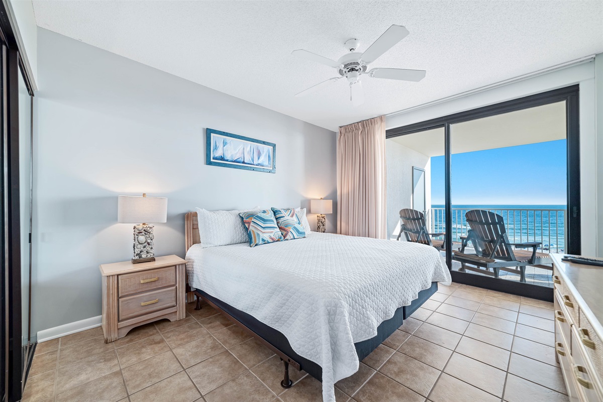 Wake up to stunning Gulf views from this comfortable bedroom with direct balcony access. Perfect for a relaxing vacation.