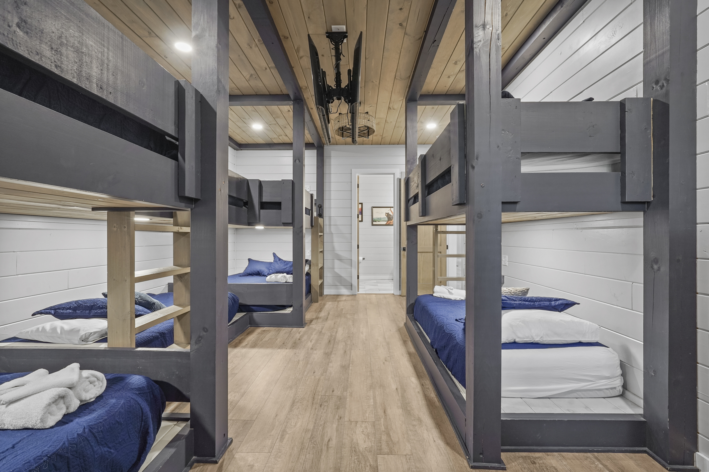 Bedroom 3 - bunk room, wide view