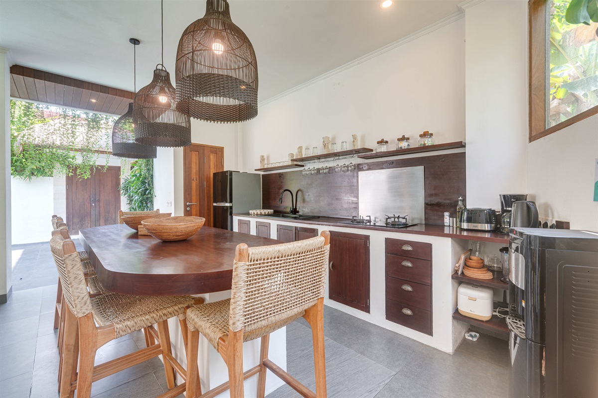 Kitchen & Dining Area
