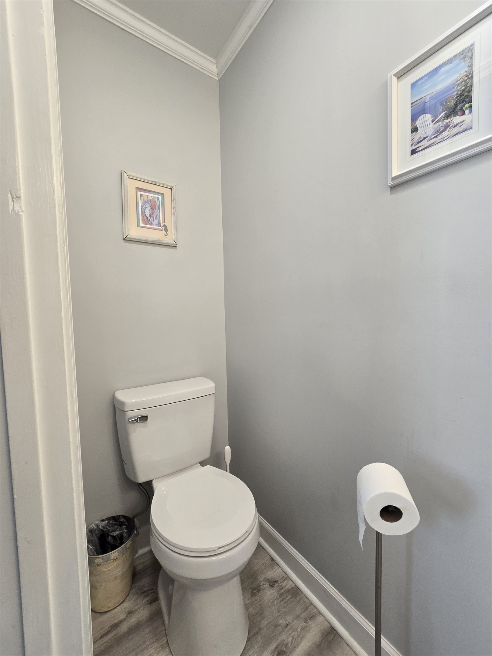 Ensuite Vanity & Water Closet