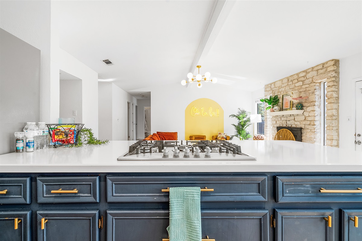 With state-of-the-art appliances 🍳 and a spacious layout, this kitchen is perfect for any cooking enthusiast.