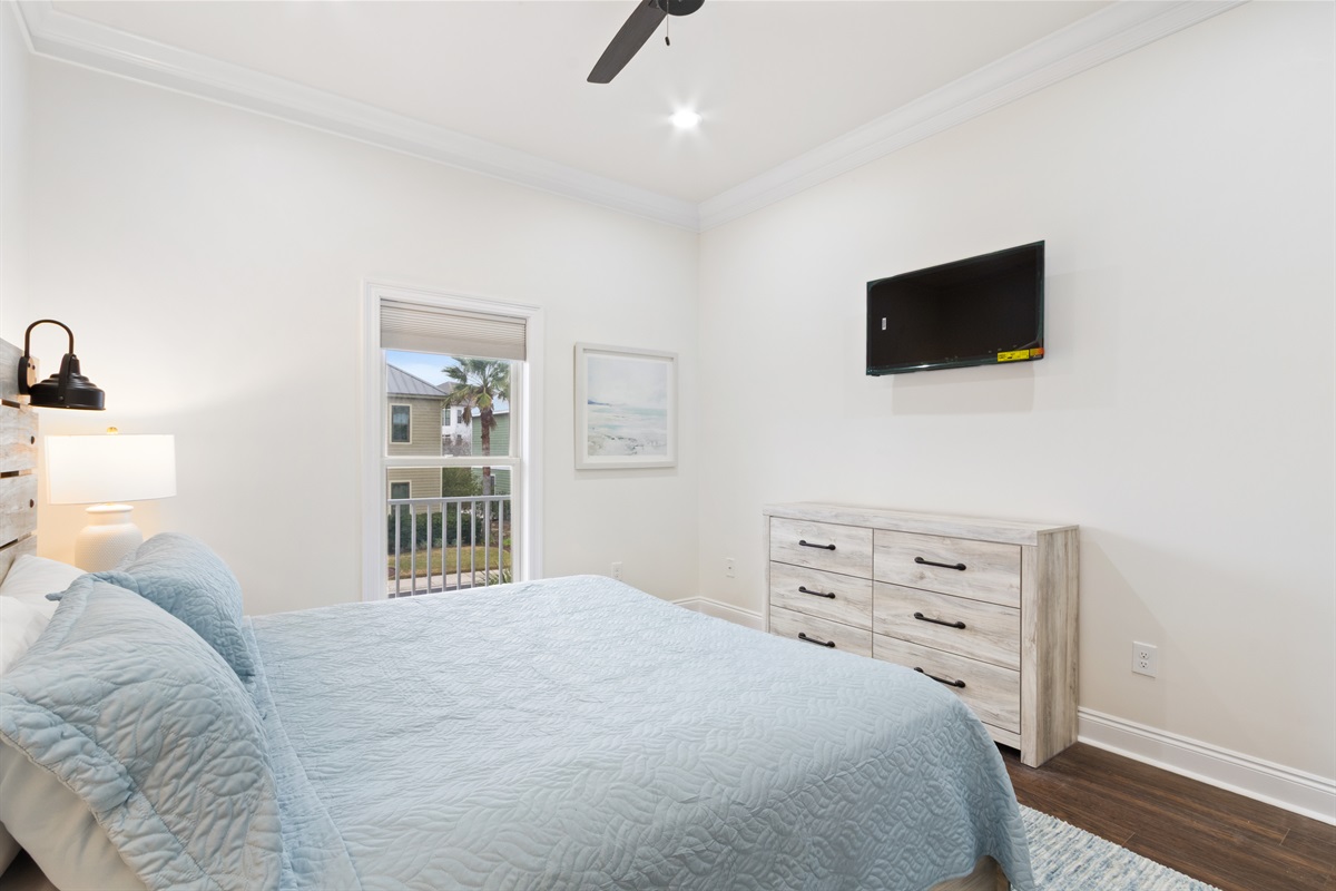 Upstairs Guest Room W/ King Bed