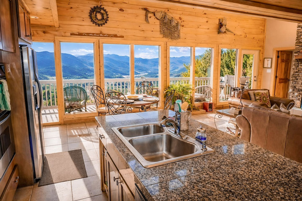 Gourmet kitchen with granite, bar sink, ice maker and mountain views, Tanasi Lodge