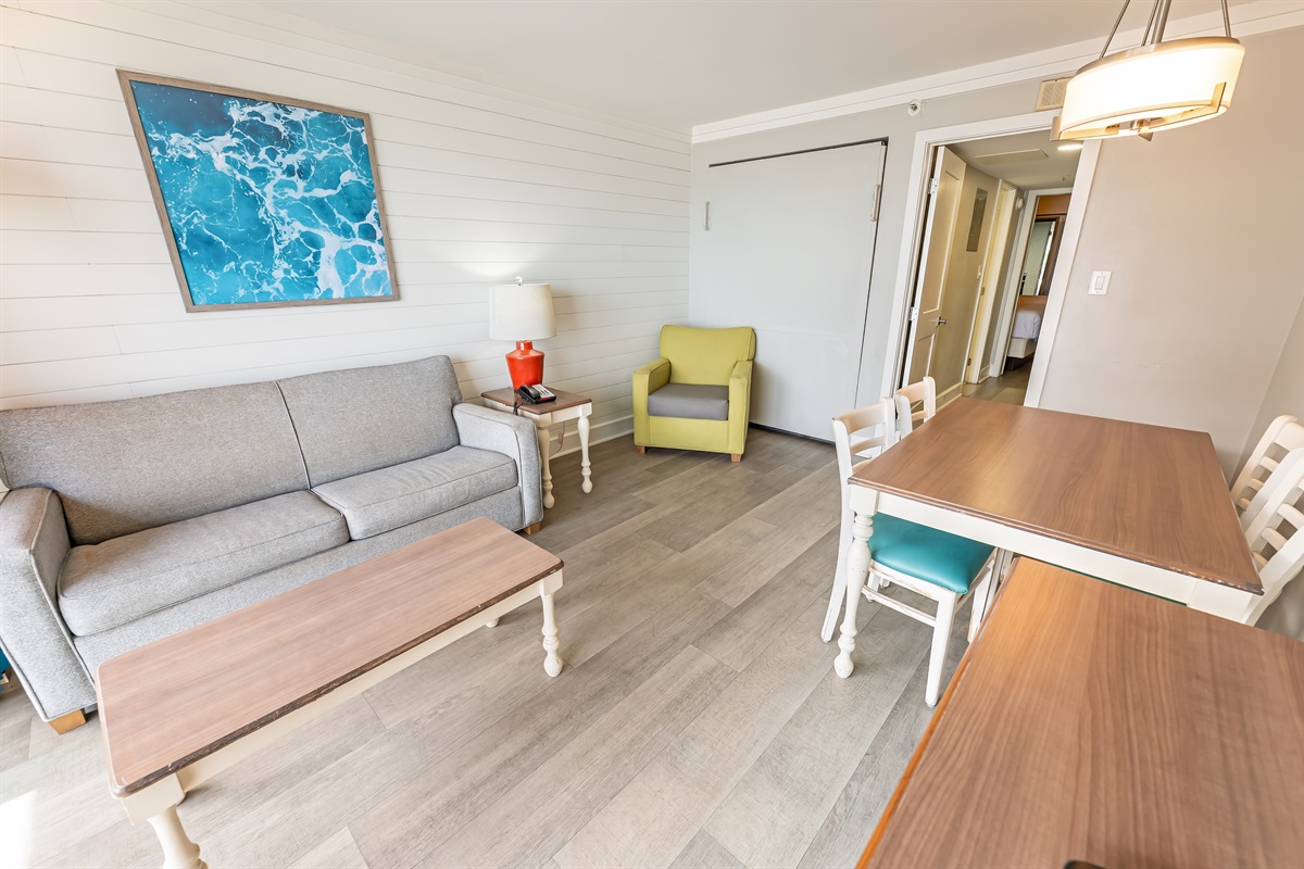 Living Room with Stunning Views🌊☀️