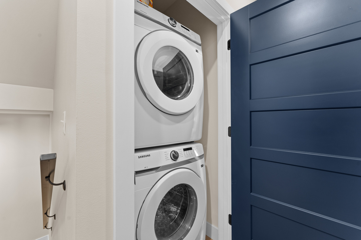 Upper Floor Laundry - Hall