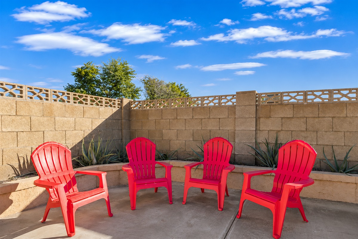 Chill-ax in the private fenced back yard in Arizona's beautiful weather (most of the year).