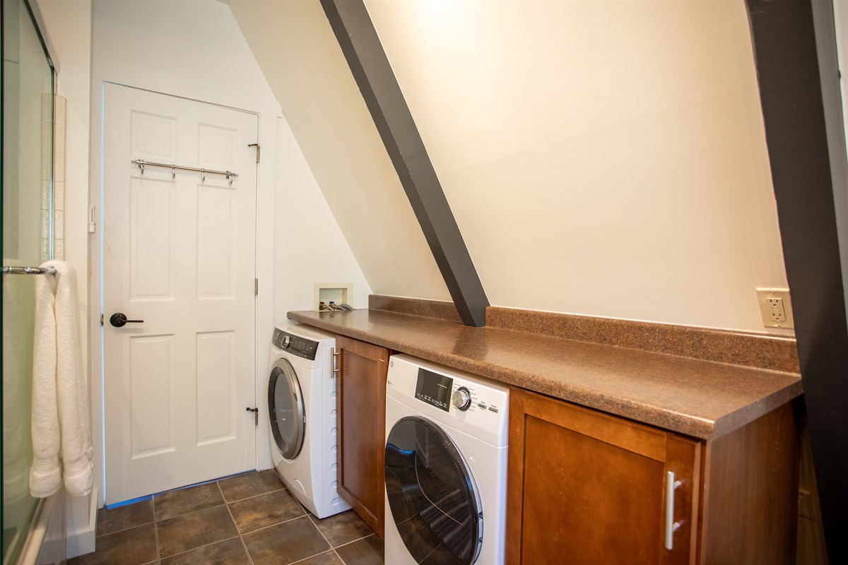 Washer and dryer. Perfect for refreshing hiking/ski wear.
