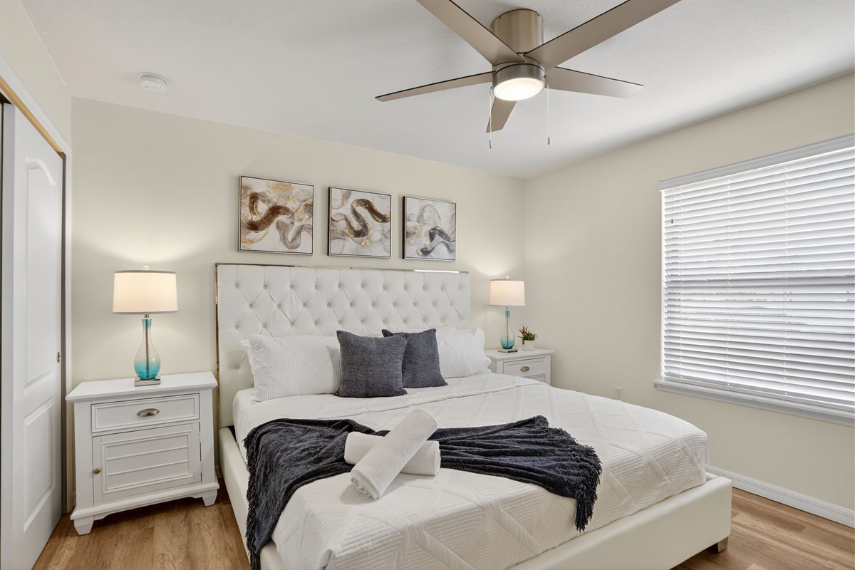 Bedroom 7 - King Bed