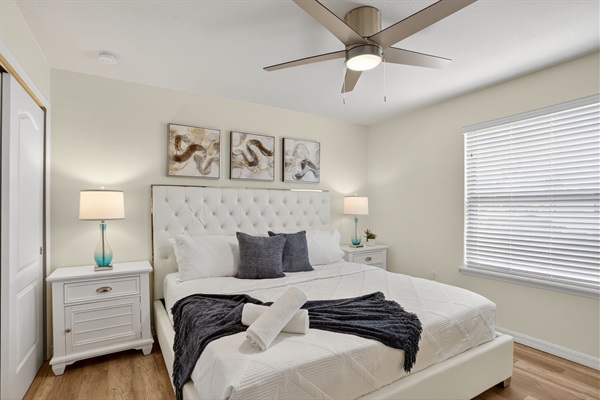 Bedroom 7 - King Bed