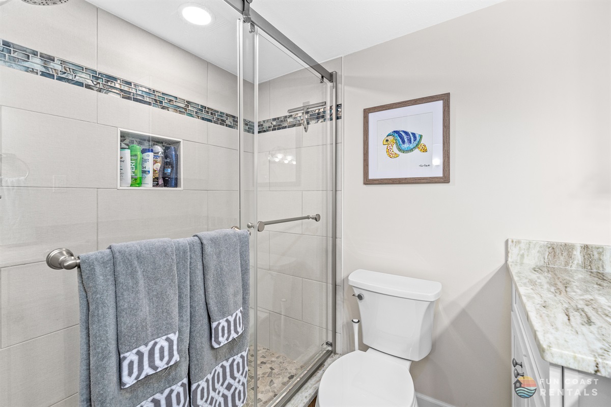 Newly Updated Full Bathroom