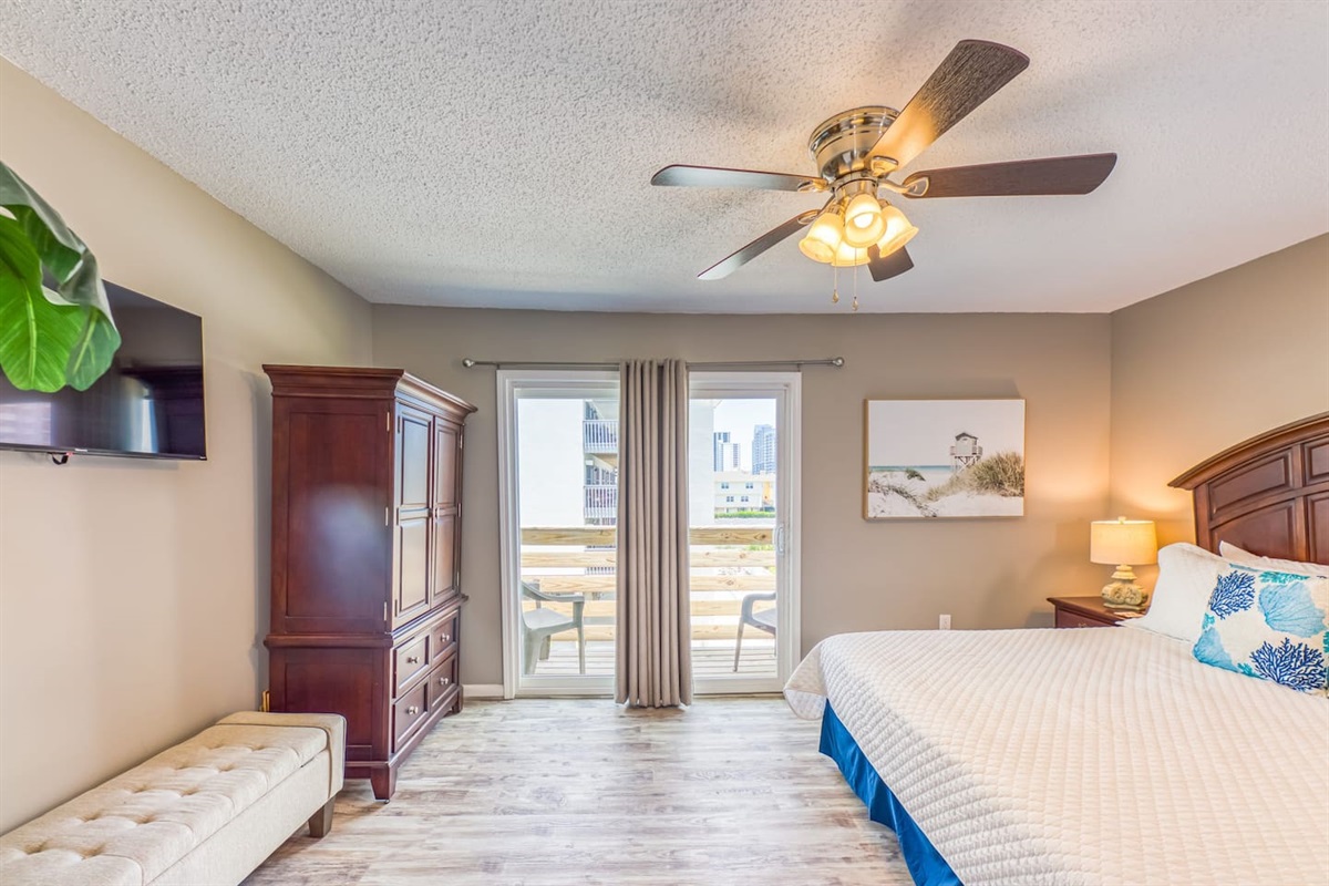 Bedroom Retreat: Relax in a spacious bedroom, with private balcony!