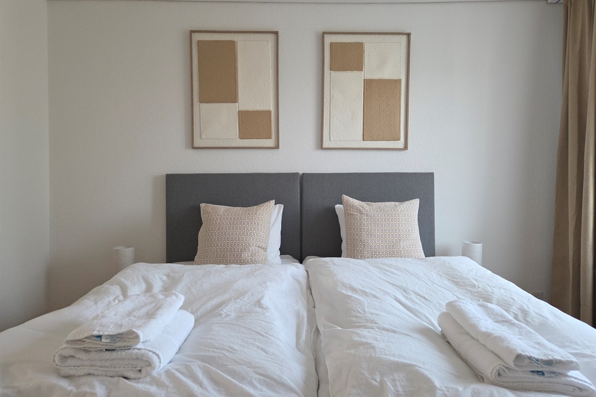 Bedroom 2 with 2 Twin beds (90x200 each)