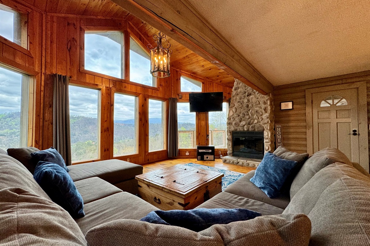 SPRING FAMILY ROOM VIEW