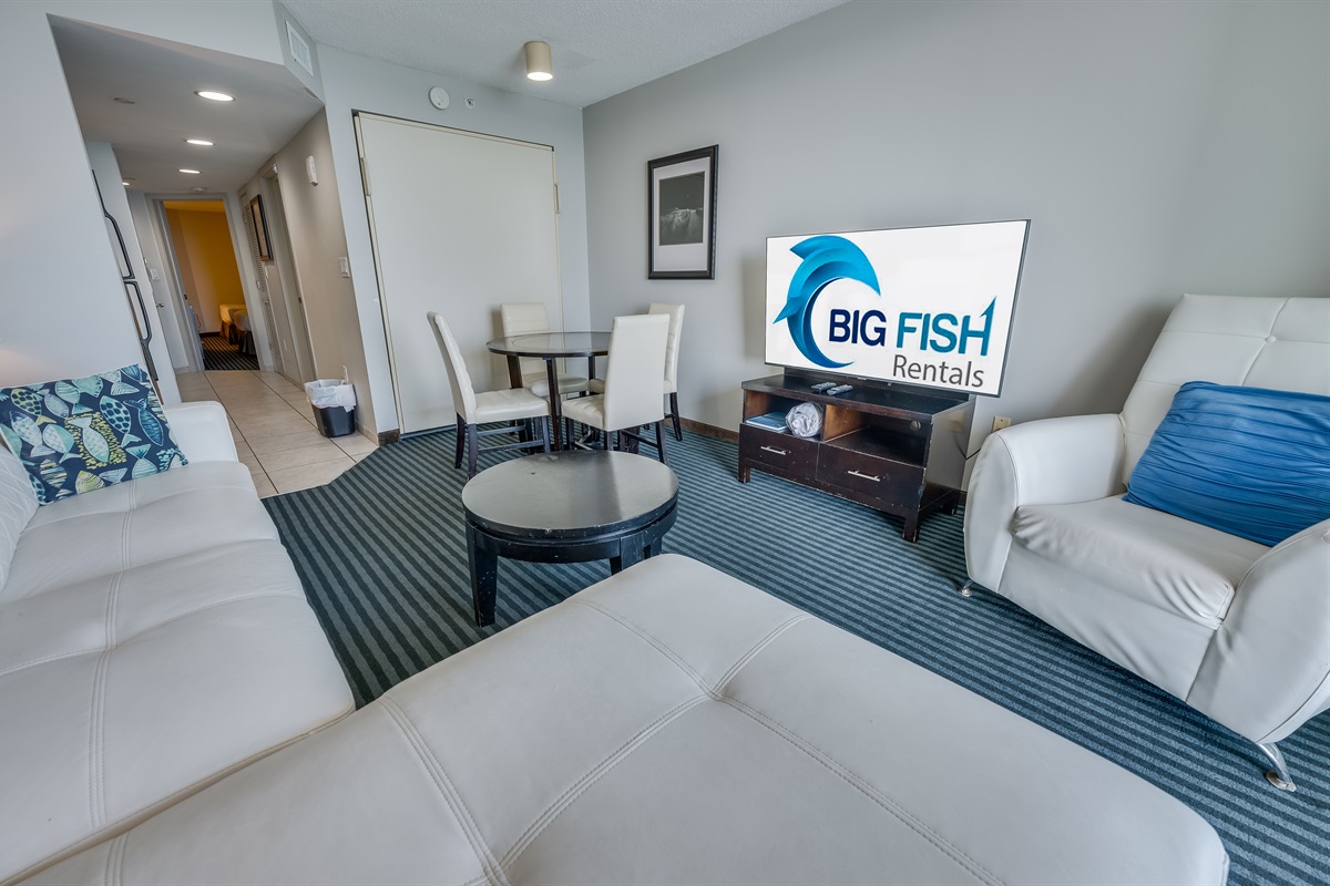 Living Room with Stunning Views🌊☀️