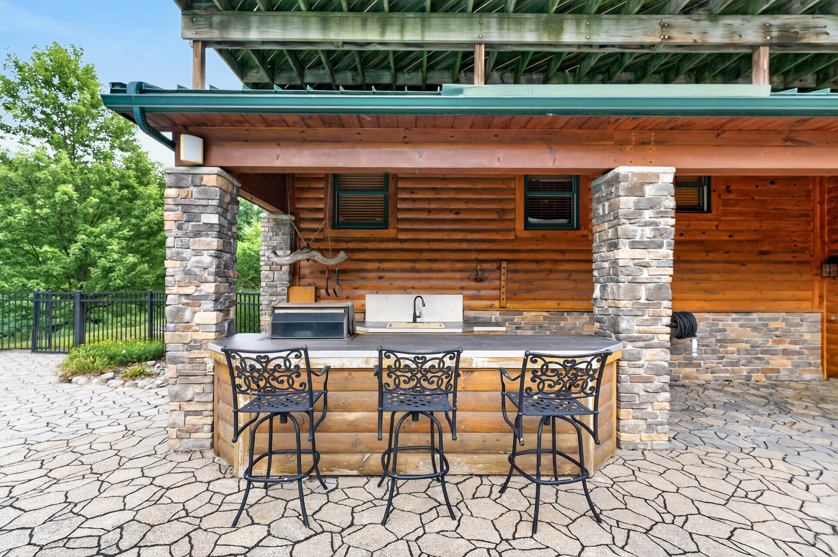 Outdoor counter with barstool seating