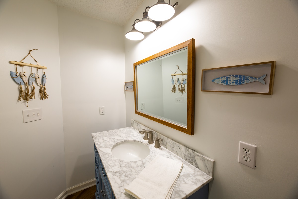 Full Bathroom 4