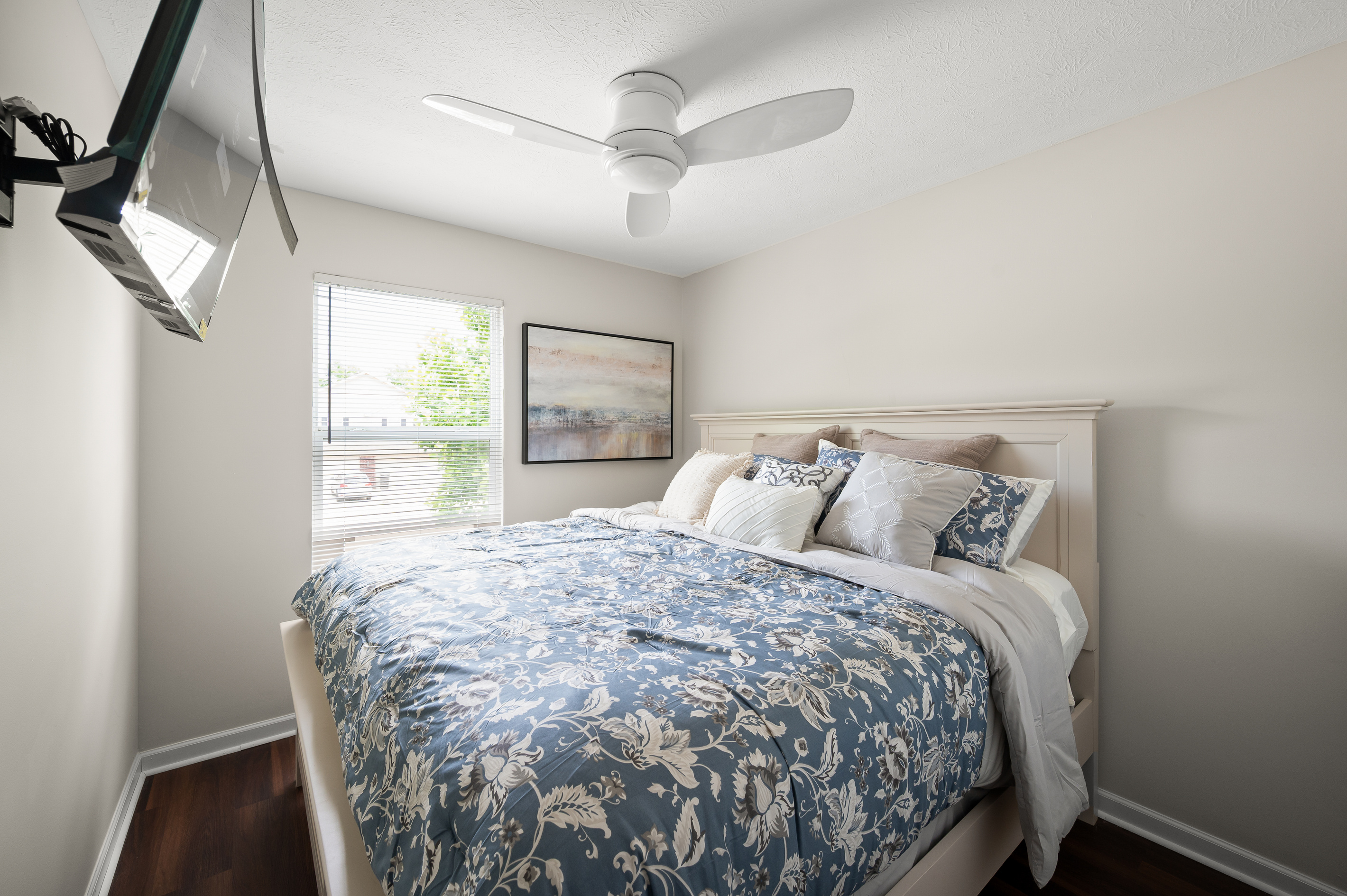 Bedroom 3 may be a bit cozier, but it still features a comfortable king-size bed and Smart TV, making it a perfect space to relax and recharge after a day of exploring Indianapolis.