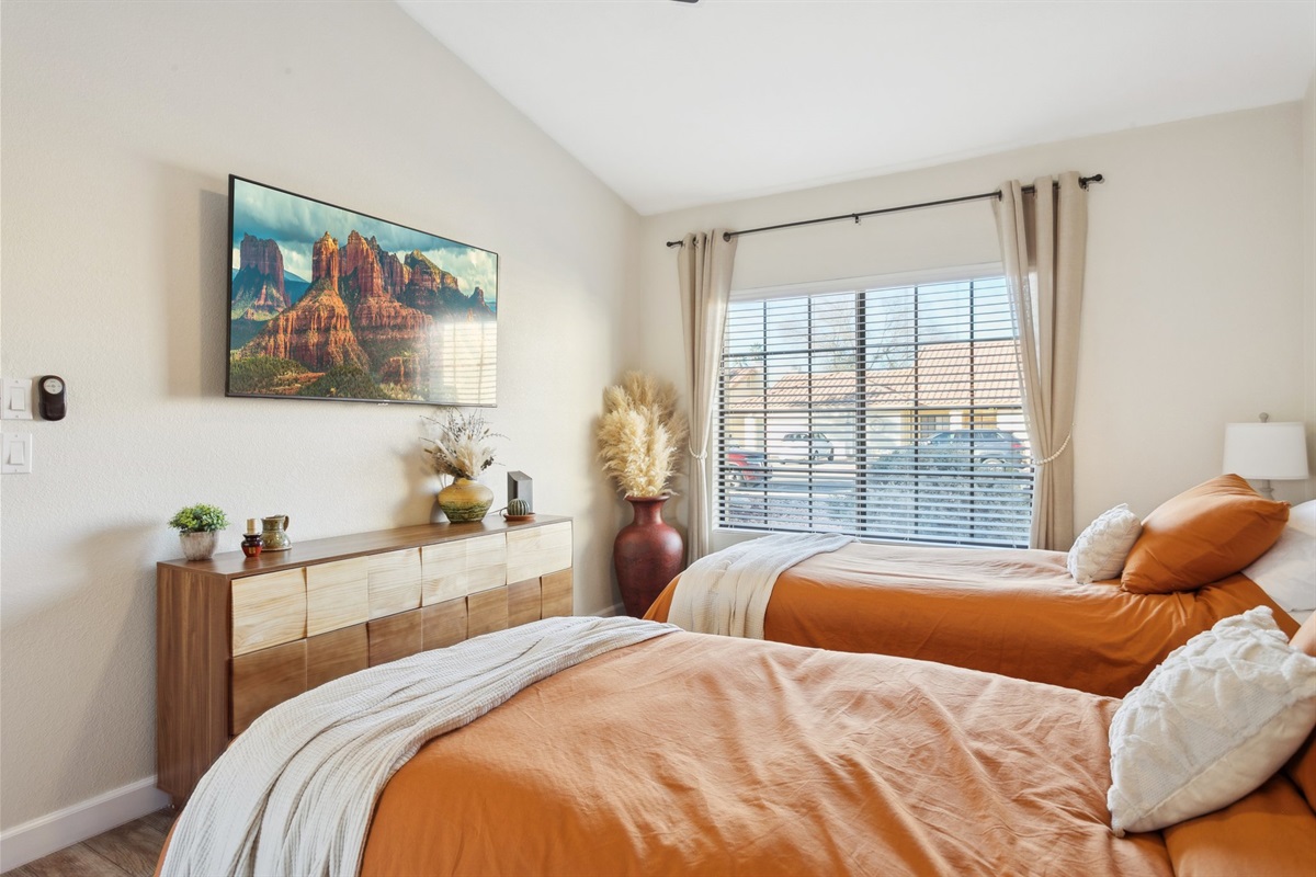 Lakefront Oasis w/ Pool & Hot Tub · Garden Lakes | 3 Bed 2 Bath — Lakefront Oasis w/ Pool & Hot Tub | 3b • 2bth, Avondale, Arizona — photo 30