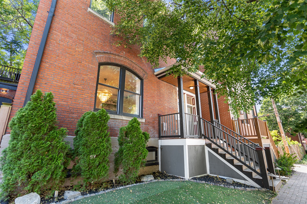 Welcome to your historic St. Louis getaway in the heart of Benton Park.