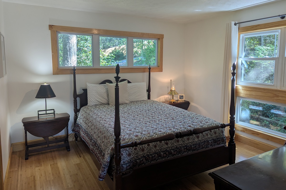 Second Bedroom - Queen