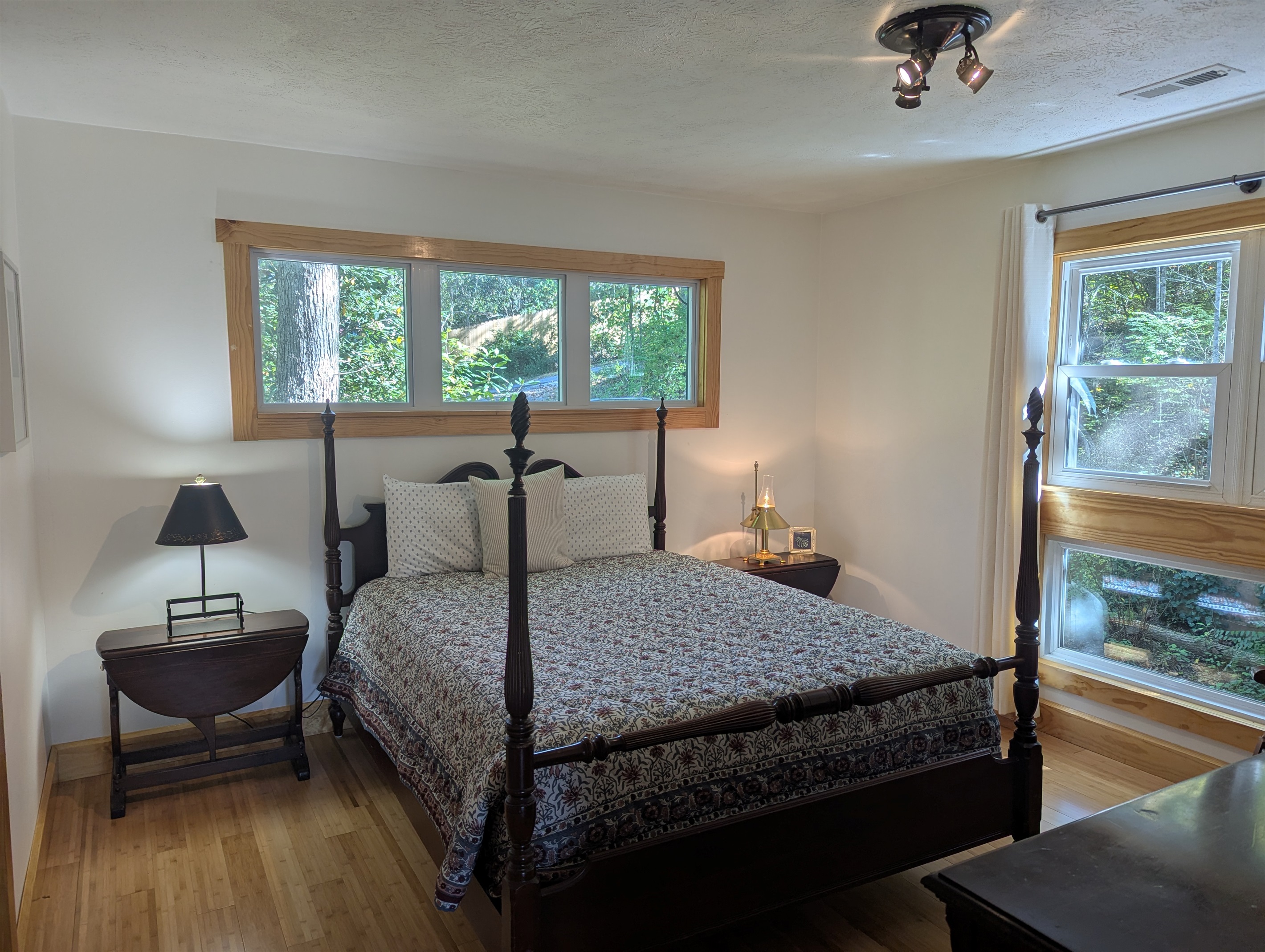 Second Bedroom - Queen