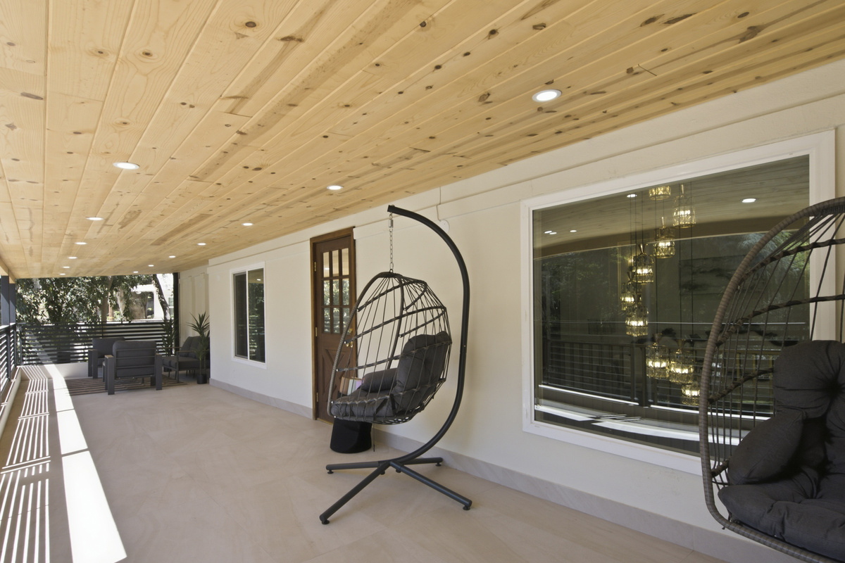 From refreshing pool dips to relaxing moments, enjoy everything this space offers.