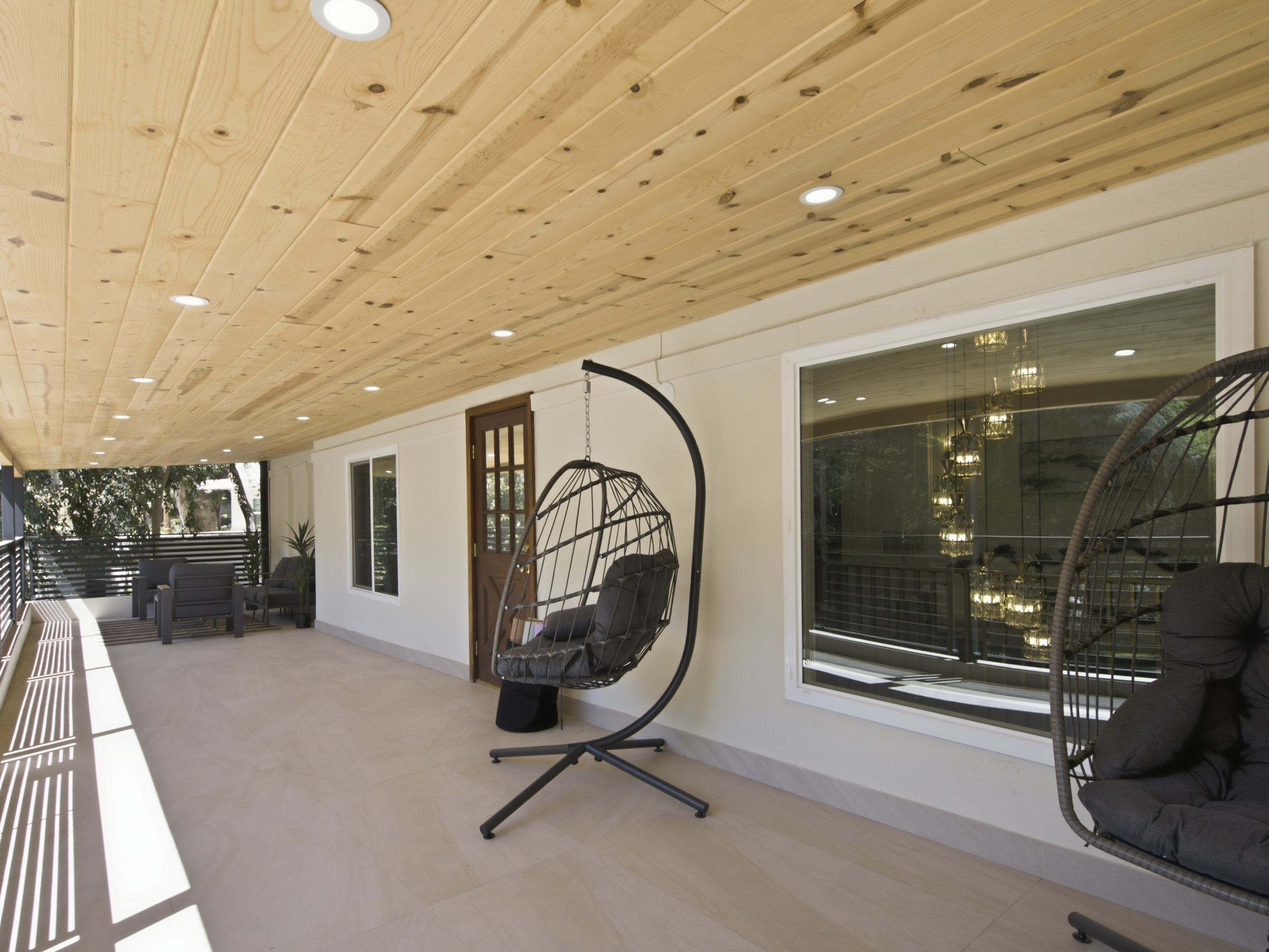 From refreshing pool dips to relaxing moments, enjoy everything this space offers.