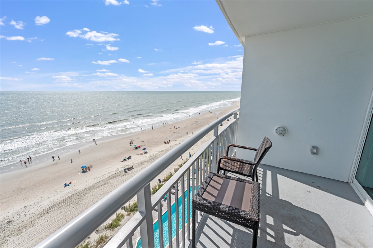 Balcony with Amazing Views of the Ocean🌊☀️