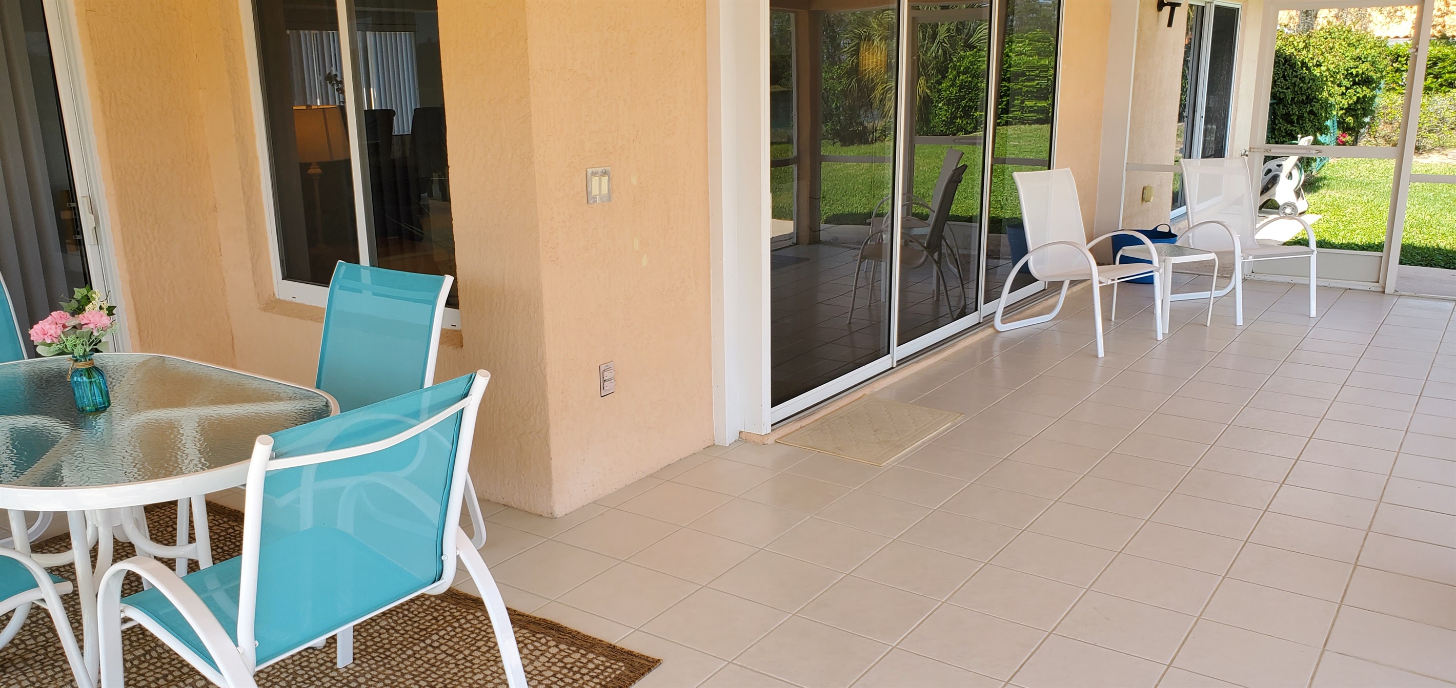 Outdoor seating on Lanai